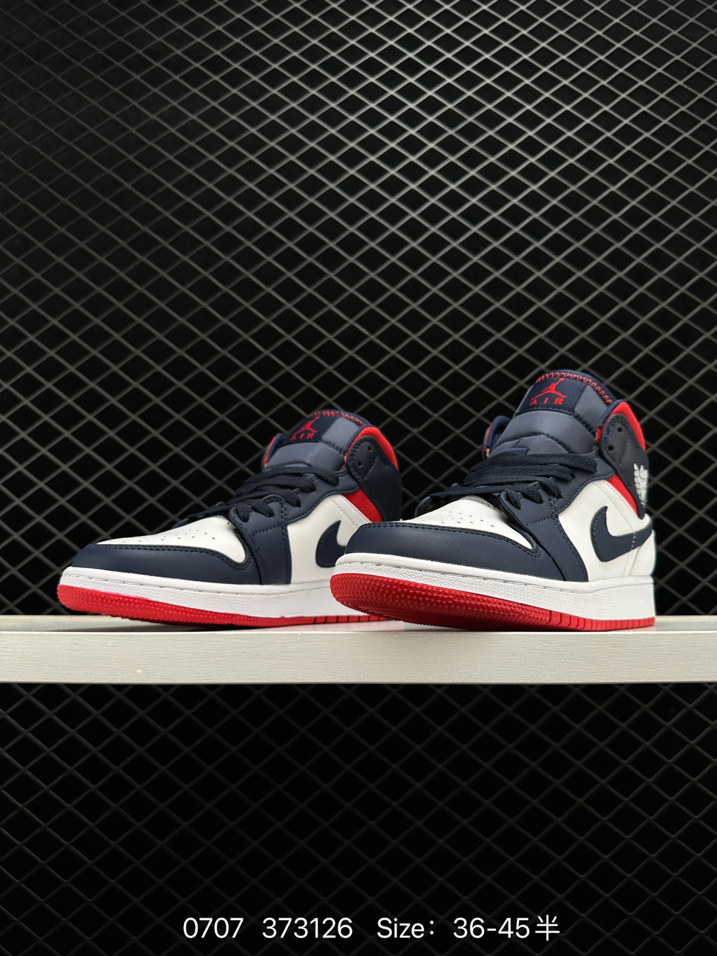 NIKE AIR JORDAN 1 MID